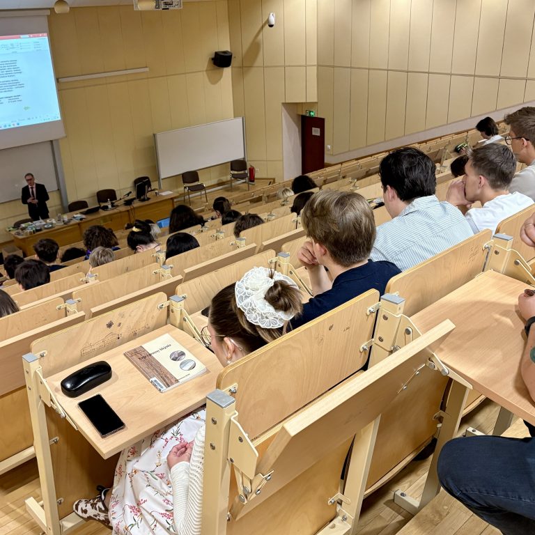Read more about the article „Między Nauką, a Praktyką” – PolishStyl z wizytą na Wydziale Technologii Drewna SGGW